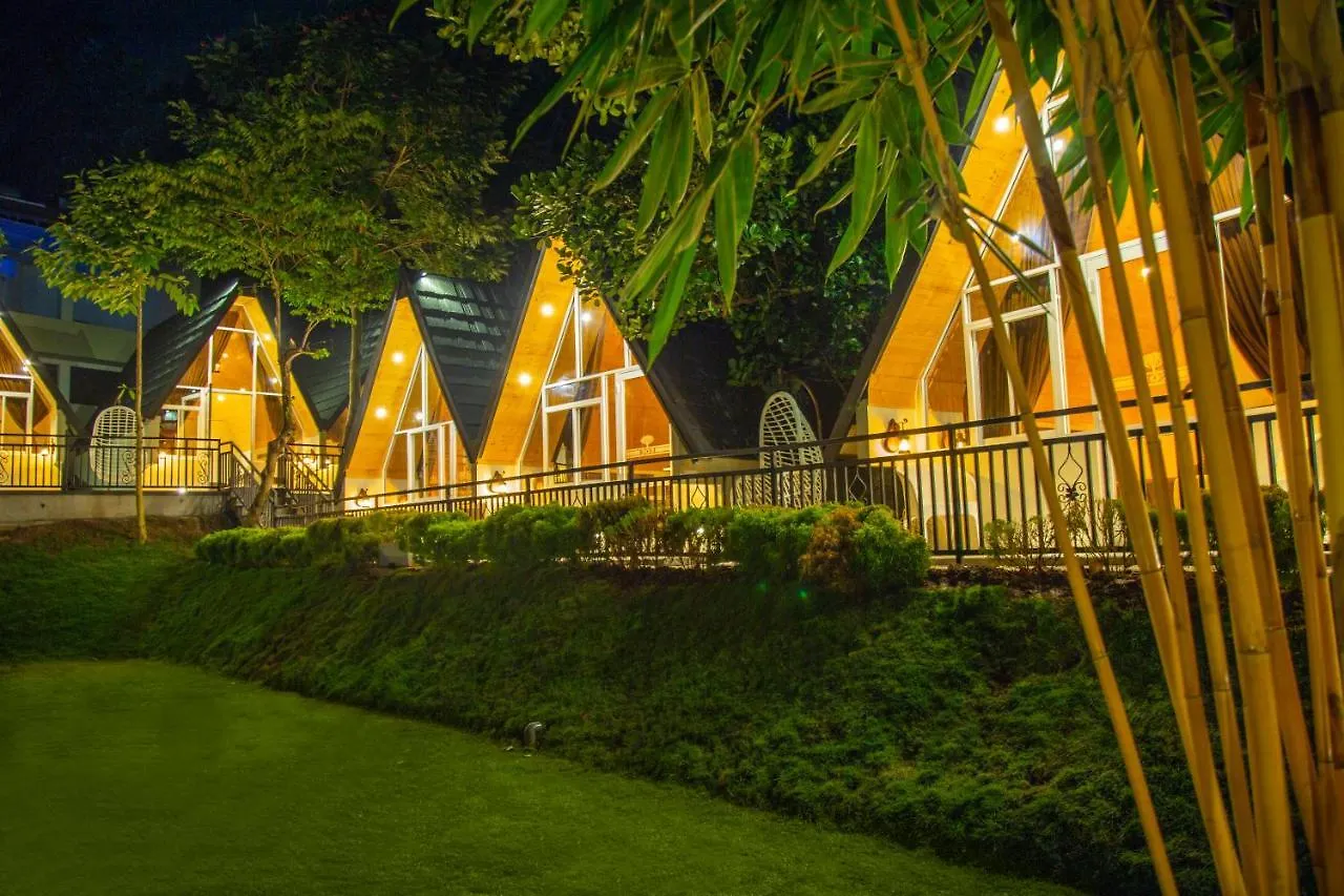 Royal Classic Resort Kandy Hotel