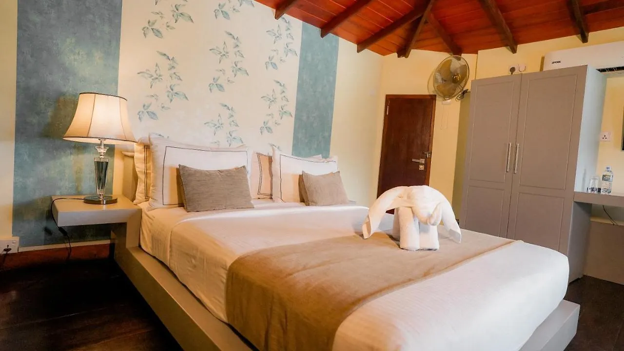 Royal Classic Resort Kandy Hotel